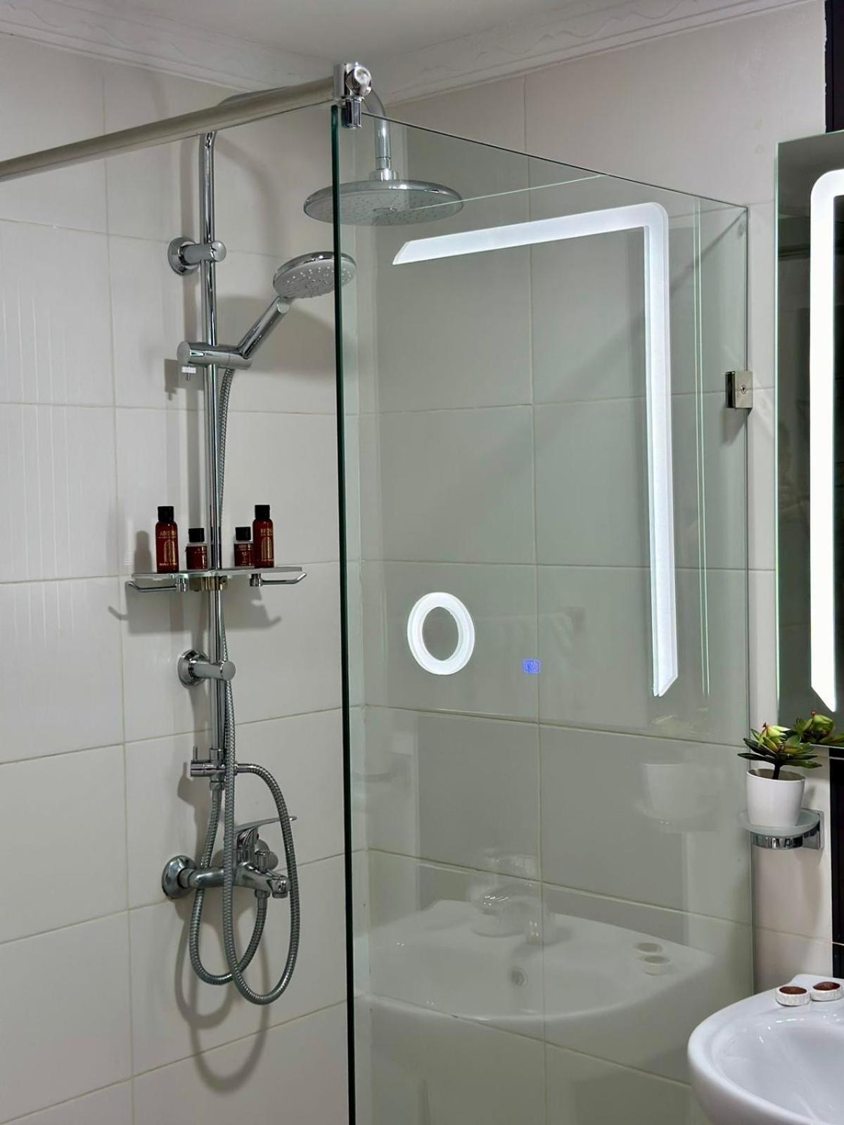 Appart Neuf Lumineux Climatise 1Ere Etage 丹吉尔 外观 照片